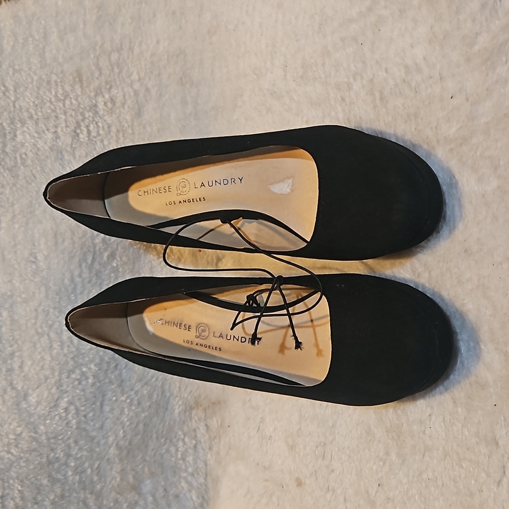 Chinese Laundry Los Angeles woman black suede stilettos high heels size 7.5M